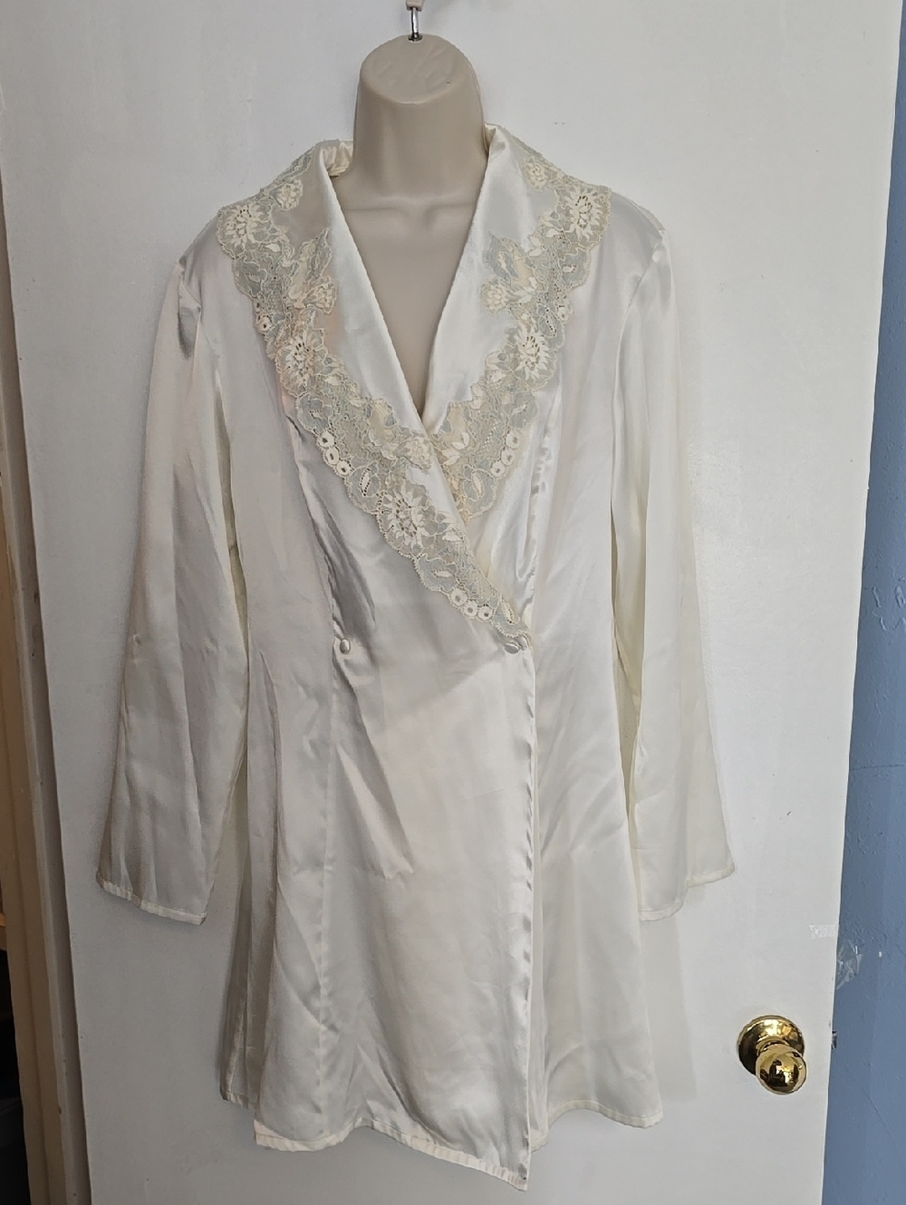 Victoria's Secret Satin Night Shirt/Robe In Ivory. Double-breasted Size XS